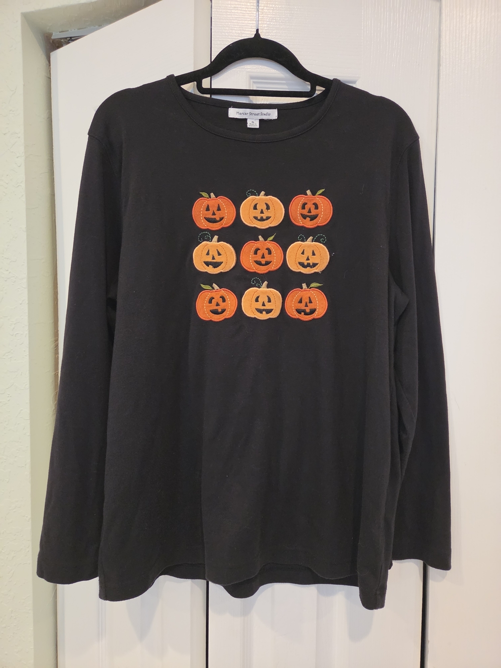 Vintage Halloween Black Long-Sleeve Pumpkin Patch Tee XL Women